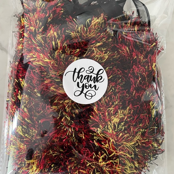 Hawaiian Eyelash lei - Picture 14 of 15